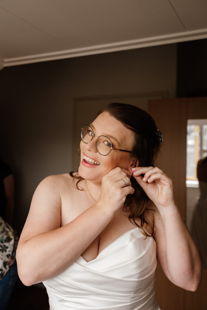 Getting ready op je bruiloft - Marieke van Dijk Fotografie