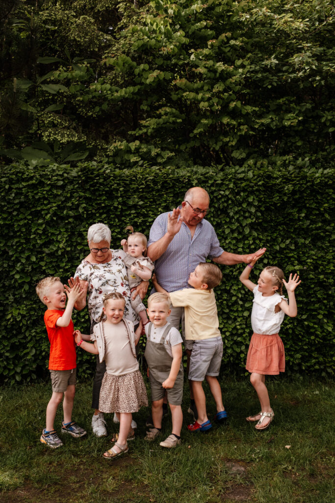 Drie generaties familiefoto op de camping Voorthuizen Veluwe — Marieke van Dijk Fotografie