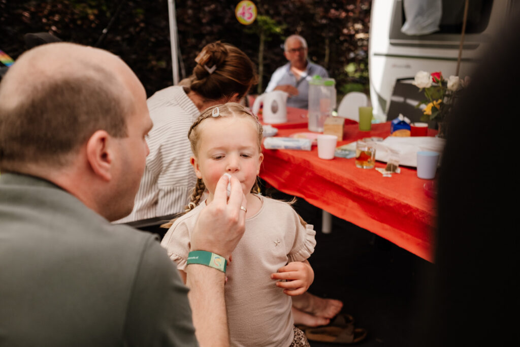 Drie generaties familiefoto op de camping Voorthuizen Veluwe — Marieke van Dijk Fotografie